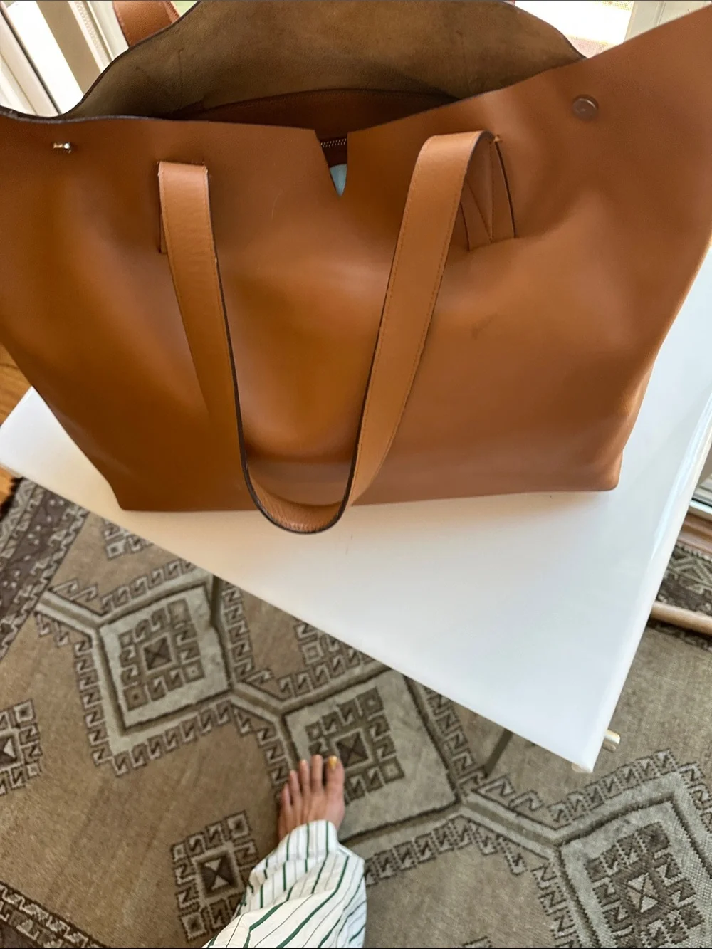 Vince minimalist cognac